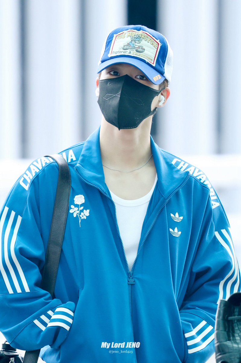 jenmong23's tweet photo. jeno wearing honda riding bear mesh ball cap in blue 🧢 https://t.co/URwNzyw0ra