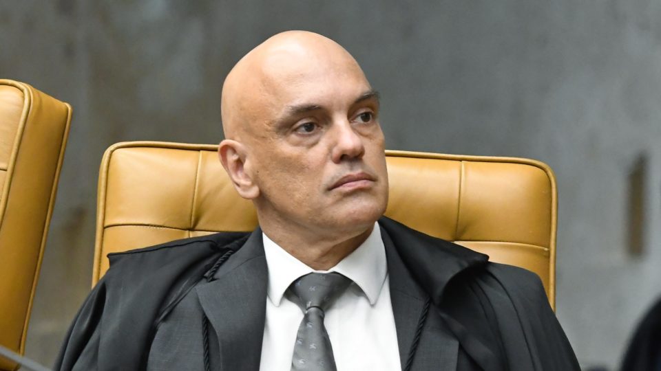 BrasilPost13's tweet photo. STF inclui e manda Polícia Federal investigar Silas Malafaia no inquérito de Bolsonaro, Eduardo e Paulo Figueiredo.
Pelos crimes de coação no curso do processo, obstrução de justiça, organização criminosa, e tentativa de golpe de estado.

"O Pastor golpista tá virado o Diabo"  👇 https://t.co/jspu9zz46L