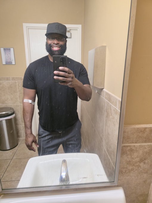 Watch ChocolateBeast(Pu$$y Eating Champ 🏆)'s leaked NSFW photo on TwXstars