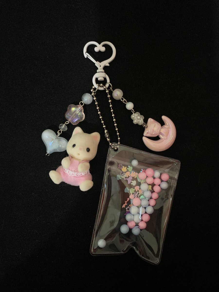 apaakulucu's tweet photo. wts sylvanian 90k tp kalo mauu offer bolehhh! including figure, keychain, pouch, accessories https://t.co/emh2IwnYal