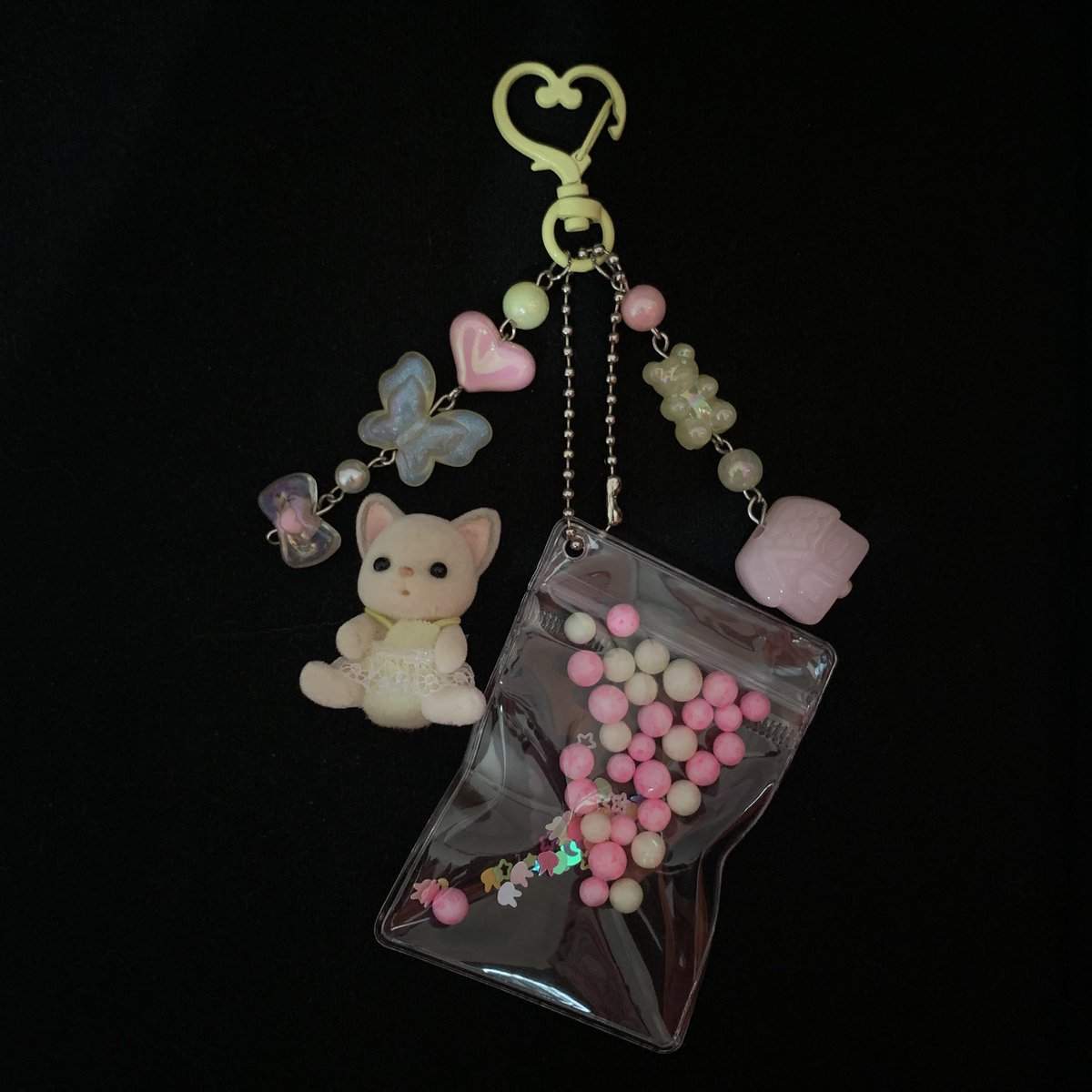 apaakulucu's tweet photo. wts sylvanian 90k tp kalo mauu offer bolehhh! including figure, keychain, pouch, accessories https://t.co/emh2IwnYal