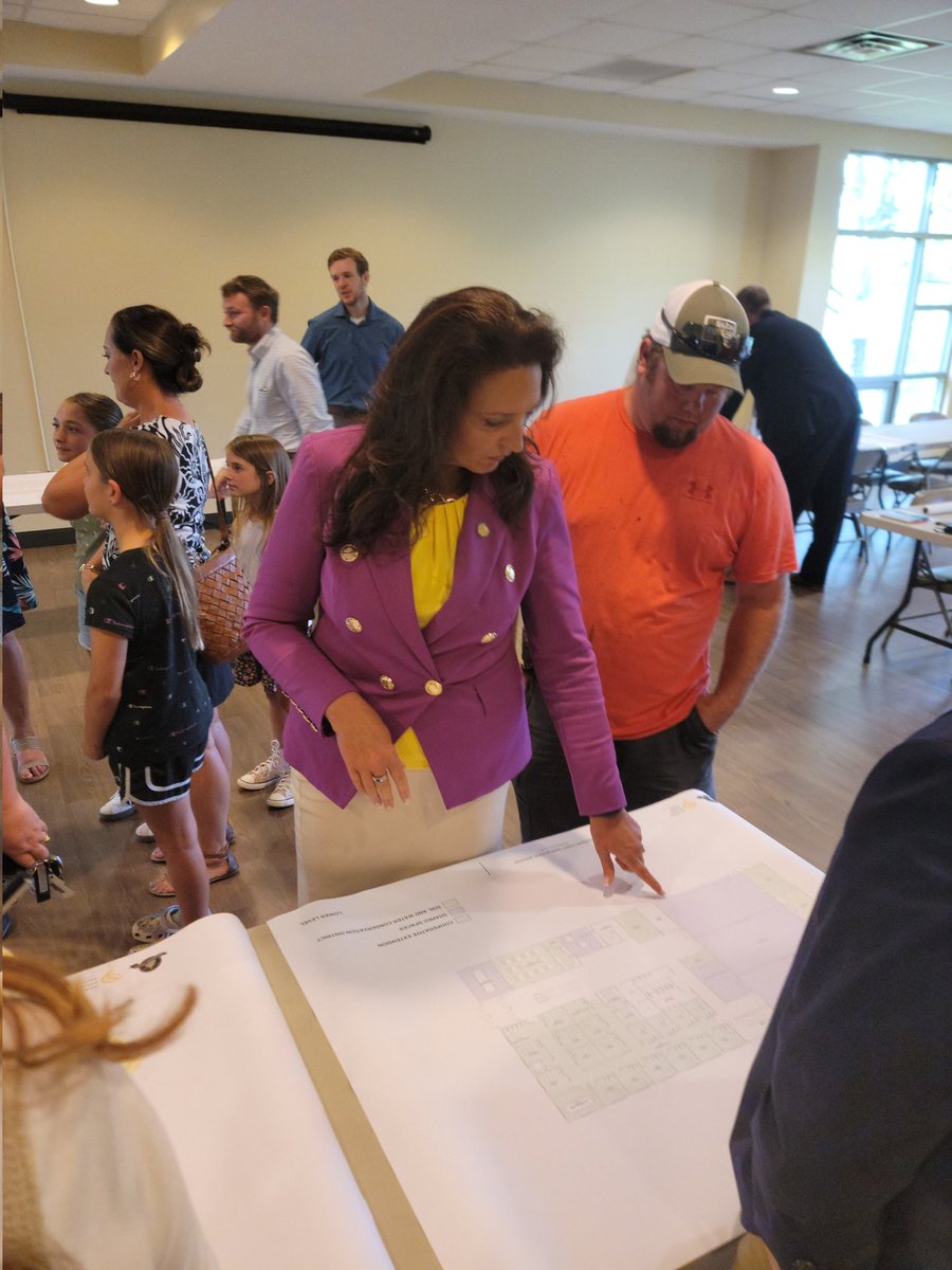 One of my biggest goals for our community is to make the new Ag Service Building a reality, a true hub for farmers, future farms &amp; our way of life. Excited to see such strong support tonight! 🌾🚜 #NCGA #nchouse117 #WNCStrong #NCagriculture