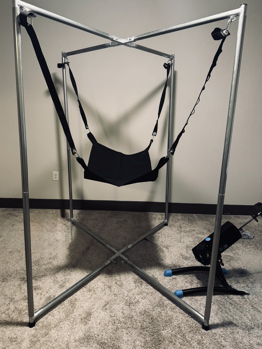 arihunterxxx's tweet photo. Overly proud of my new sling and fuck machine from @MrSLeather #cumdump #ffpig https://t.co/xCGXEwPz8H