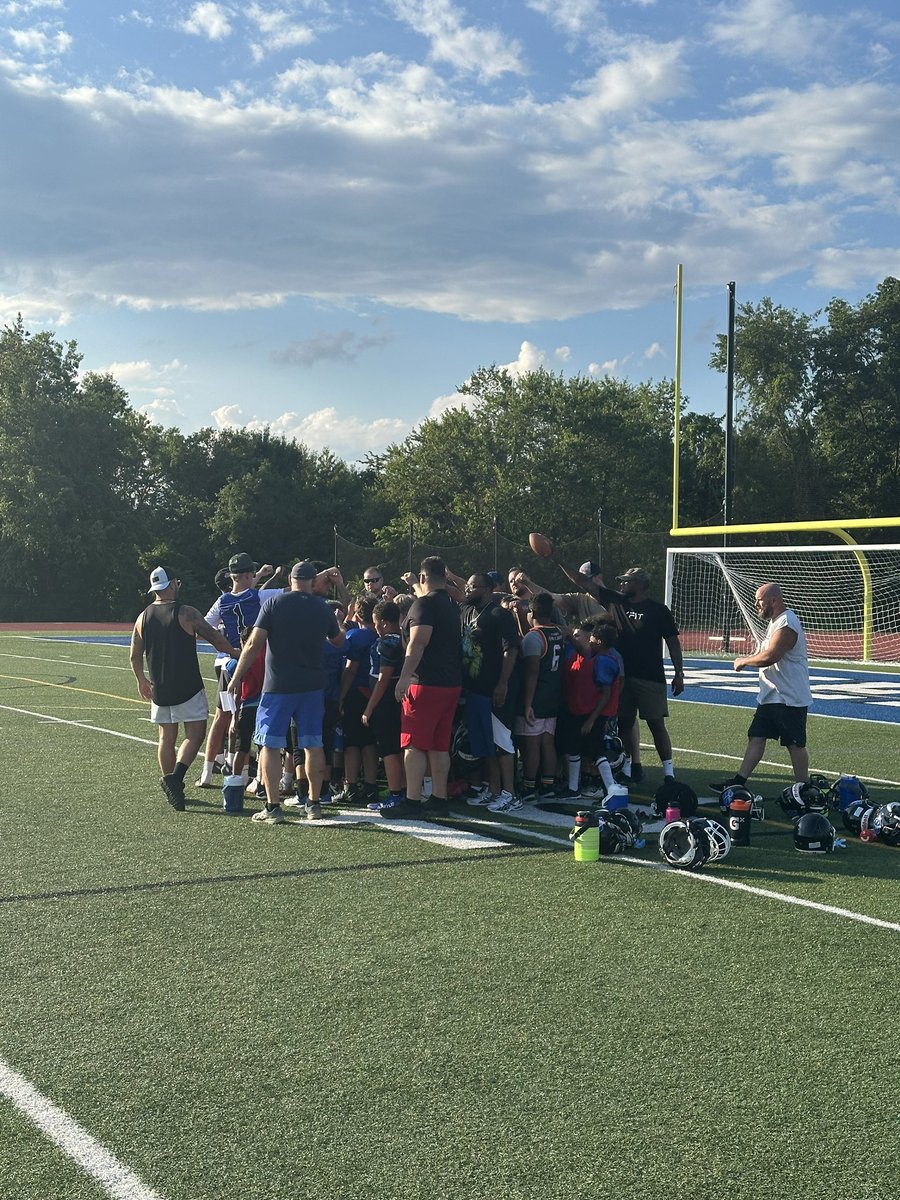 WallkillFB's tweet image. Great being around our youth program tonight! Can’t wait to see them tear it up at their scrimmages this weekend! 

HAIL TO WALLKILL!