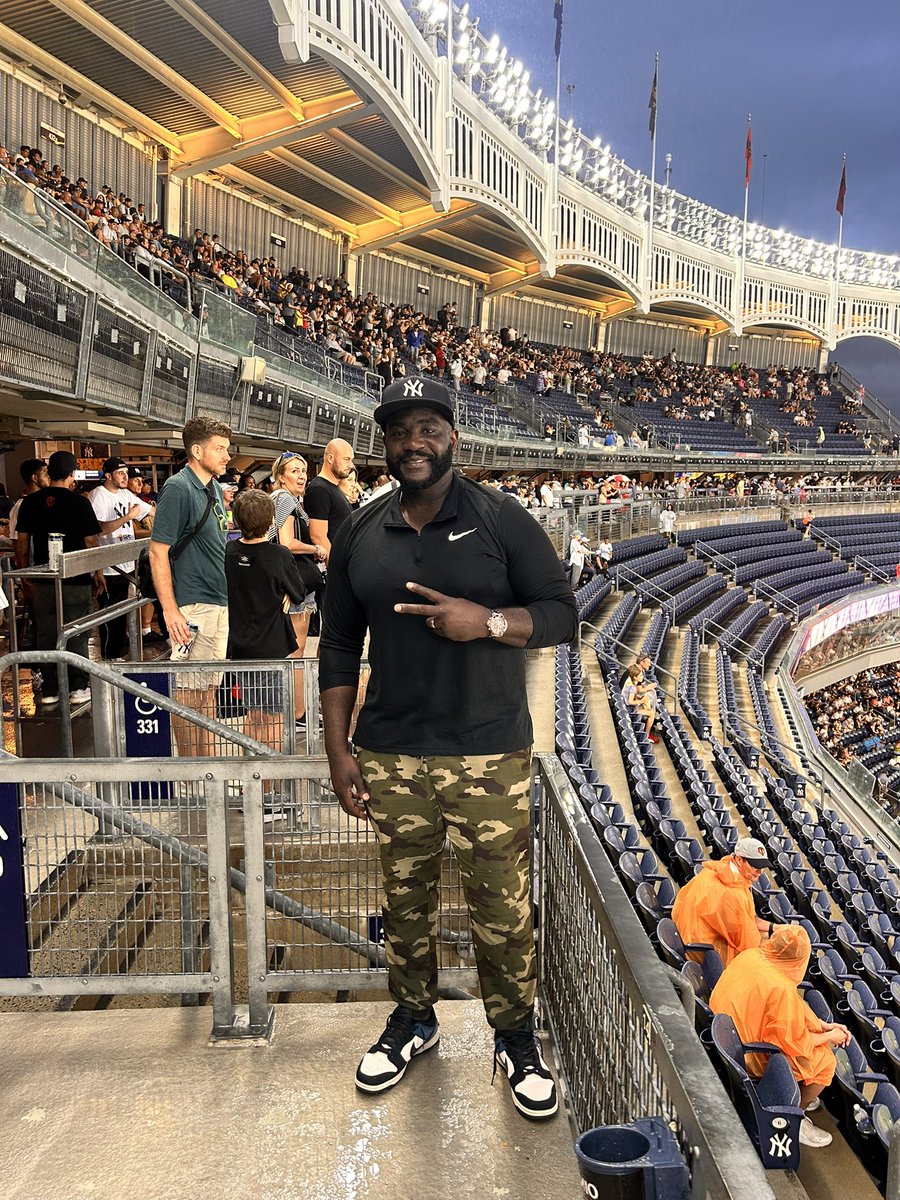 Original_Talley's tweet photo. I really enjoyed my Yankee Stadium experience rain delay, and all!!!🙌🏾🏙️⚾️😎 https://t.co/KG1cDt8SD2