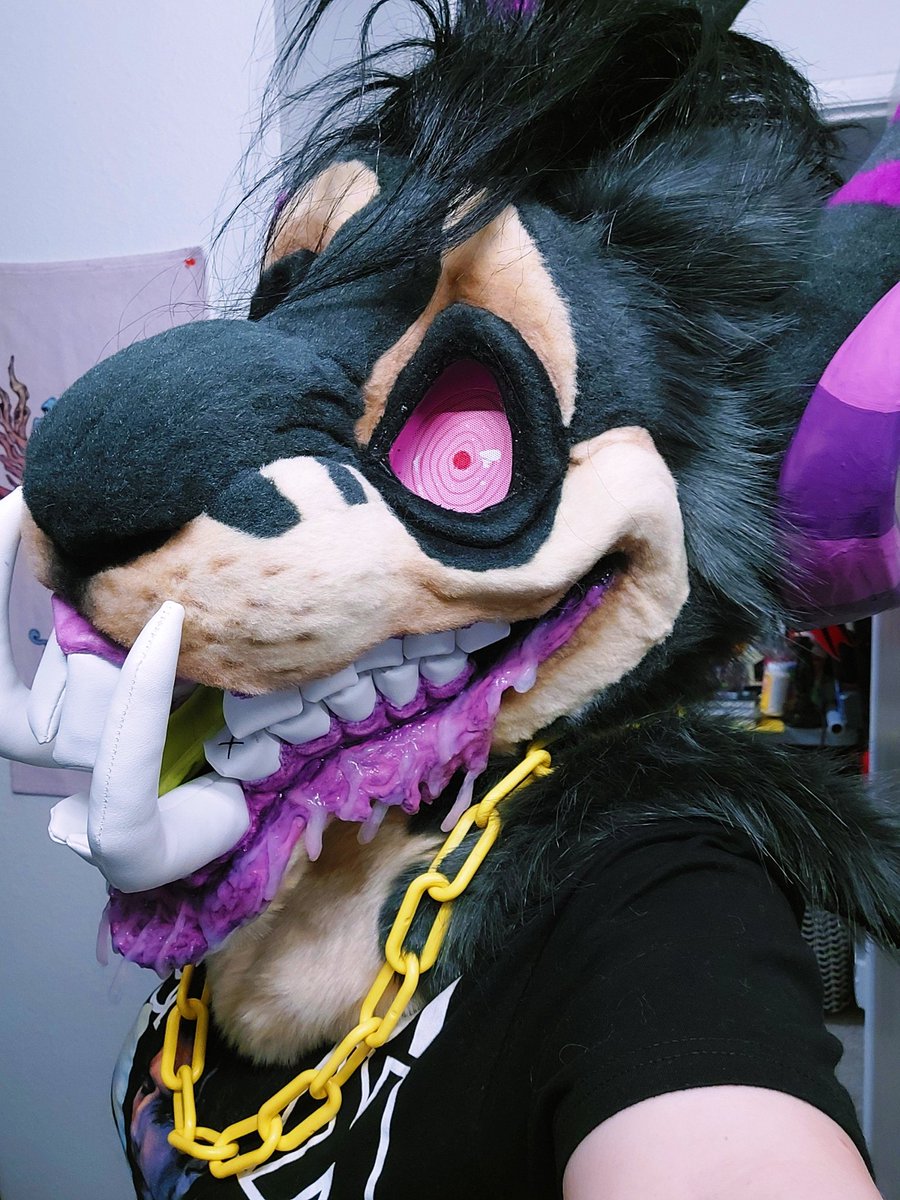 Happy giving his best smile~ HAHAHA 
💜💛💜
Also! I'm on vacation! I'm in Las Vegas with my family but I brought my tablet to work on digital work while I'm away and will work on traditional work when I get home! 

Hope everyone has a lovely day!