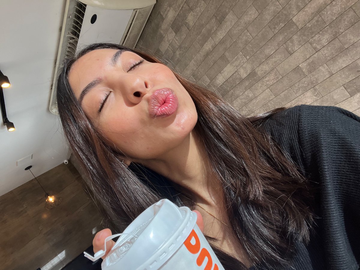 iamferfarias's tweet photo. Lembrei desse dia que eu estava linda e feliz 🌸☕️ https://t.co/o2McEZmlMh