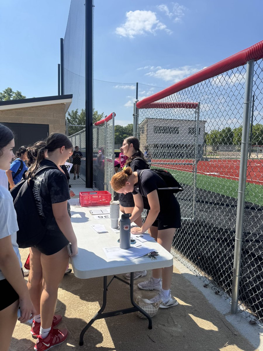 The only picture I took the last two days of tryouts….appreciate our alums, Hannah, Jackie, Julianna, and Jayda for coming out to help out!! Good luck in college girls, come back soon 🥹