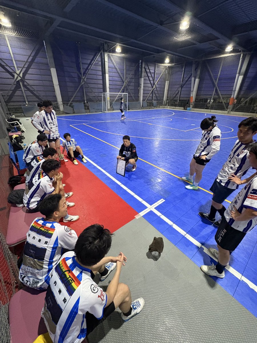 camisafutsal's tweet photo. 【 𝙏𝙧𝙖𝙞𝙣𝙞𝙣𝙜 𝙈𝙖𝙩𝙘𝙝 】
8/9(土)
vs ASZ FC(都4部)
Total : 4-3 Win!!
1本目(30分) 0-0
2本目(30分) 1-2
アヤキ
3本目(30分) 3-1
ゲンキ(アヤキ)
カナメ
ゲンキ(タイキ)
※( )はアシスト
ASZ FCさん
ありがとうございました!
#camisa #カミーザ #trainingmatch #練習試合 https://t.co/BYfLKFu1lb
