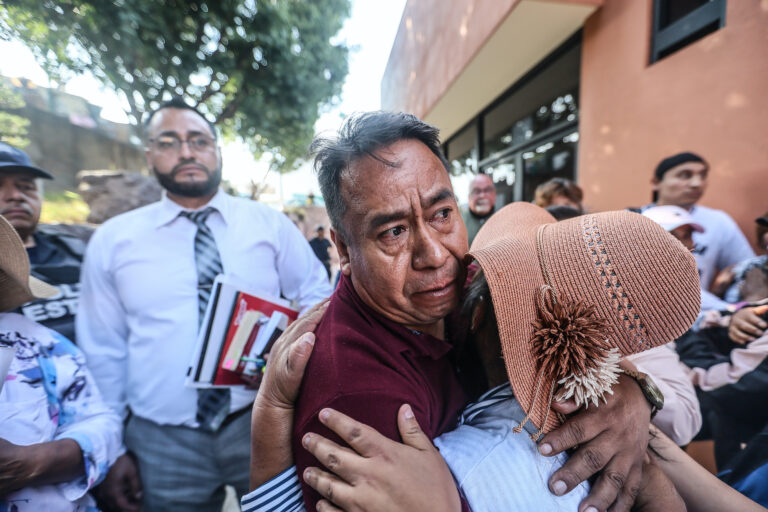 MongabayLatam's tweet photo. 🔎🇲🇽 En México, el defensor Saúl Rosales fue condenado a 20 años por un homicidio que no cometió. Los habitantes de San Pedro Tlalcuapan han realizado diversas acciones para exigir su liberación. En #TierradeResistentes le contamos la historia. https://t.co/etDWp8Kn5w https://t.co/FuTpbq8USS