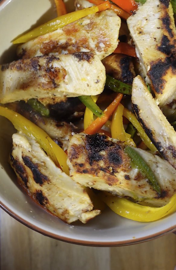 veganhackspod's tweet photo. Just Egg made… vegan chicken?! ✨
$8.99 for 8 ounces, wheat & soy, not lab-grown.
Crispy outside, chewy inside, see the full reel for the score.
Is it overpriced or worth a bite? 🤔🍽️
📽️ Full review inside TT and IG @veganhackspod and YT at Veganhacks
#VeganChicken #JustEgg https://t.co/hT3mridUlG
