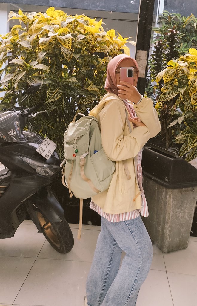 oiseyy's tweet image. adik gakkou dulu ya