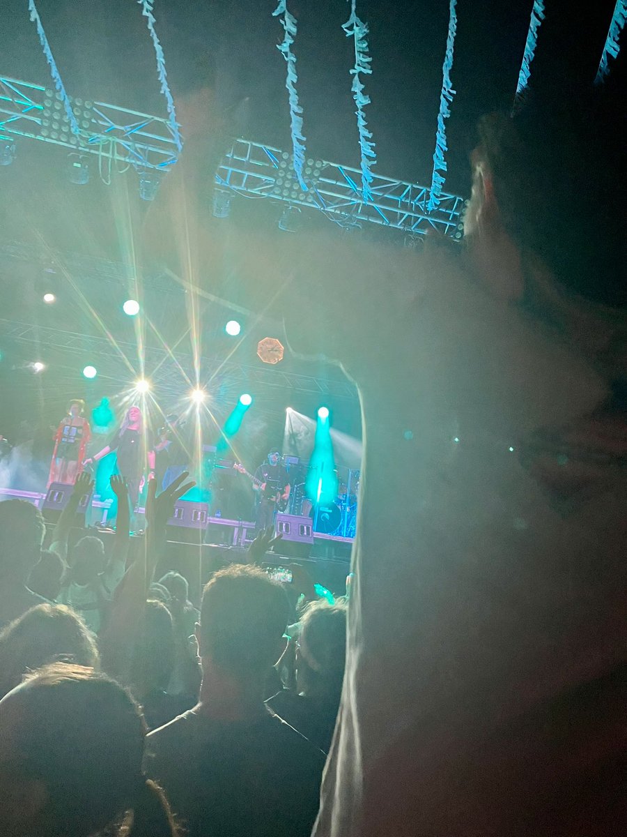 Com tornar enrere 40 anys i retrobar sota l’envelat <a href="/Els_Pets/">Els Pets</a> &amp; <a href="/sopadecabra/">Sopa de Cabra</a>; però acompanyat de qui al segle passat no hi era ni en pensaments