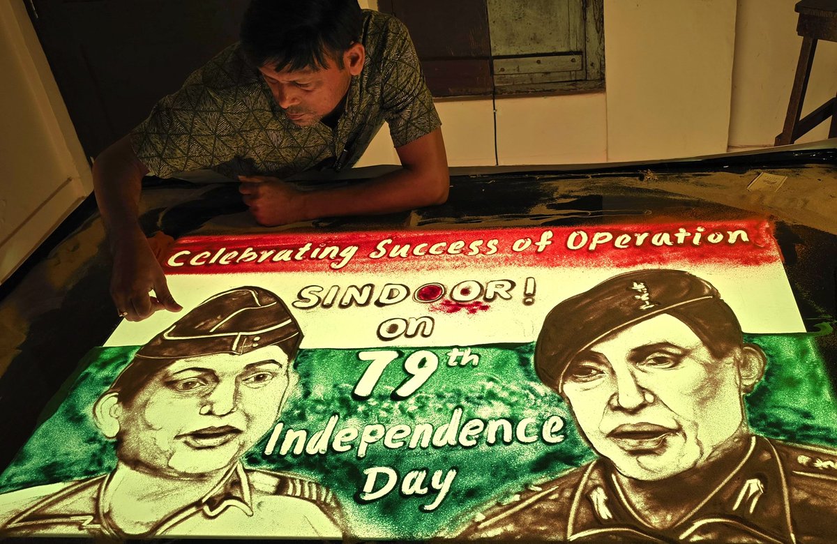 #IndependenceDay2025 sand animation celebration at puri , Odisha 🇮🇳🏖️🎉 #IndependenceDay #SandArt #Celebration #Odisha