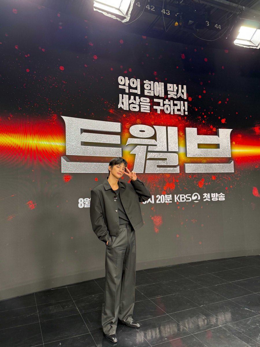 [#📸]
'원승'의 빛나는 활약
'K-히어로, 트웰브 비긴즈' Behind 💜

#서인국 #SeoInGuk #ソ・イングク 
#KBS2TV #디즈니플러스
#트웰브 #Twelve #원승 #트웰브비긴즈 
#비하인드 #스토리제이컴퍼니 #Storyjcompany