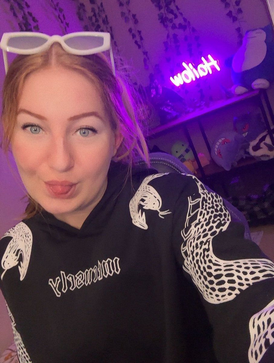 Stream is LIVE! Trying headliners :) feel free to say hi, lurks appreciated! Twitch.tv/hailow98