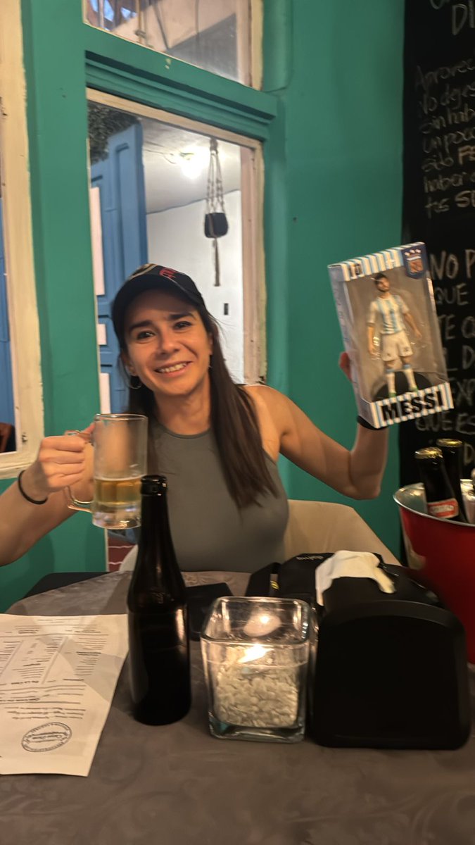 Malaya ir a la feria y ganarte un Messi en tiro al blanco con 5 tiros.