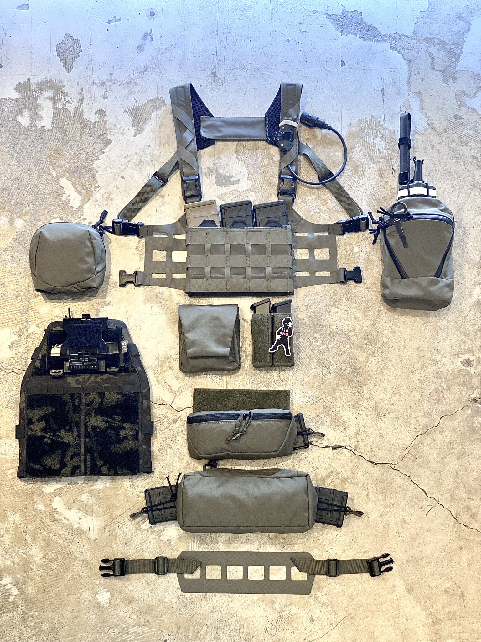 個人装備 x115xTAYLOR HANGER POUCH TWIN ZIP x115xTAYLOR HANGER POUCH TWIN ZIP ショルダー/ハンガーポーチ