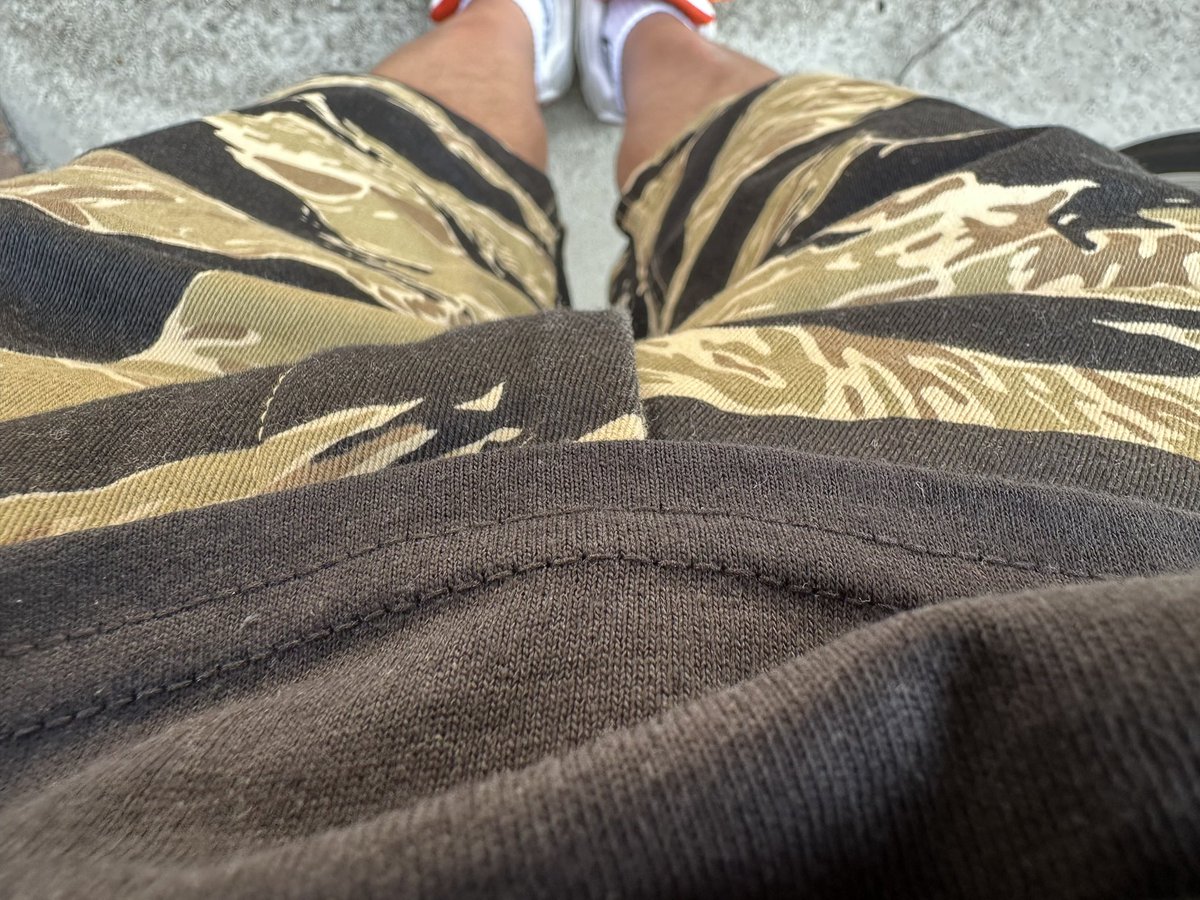 nobuwalkon's tweet image. #buzzricksons
#nike

GOLD TIGER PATTERNS SHORTS

AJ4 metallic orange
