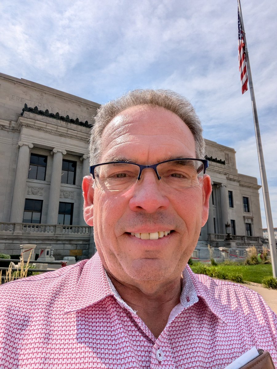 ShawnKinnison's tweet photo. Beautiful day in Cedar Rapids Iowa. What a beautiful Court House right in the middle of the Cedar River 🤯. Over 100 years old and in pristine condition 😎. Yes I asked,it flooded in 2008 https://t.co/PlzcHPUqYg