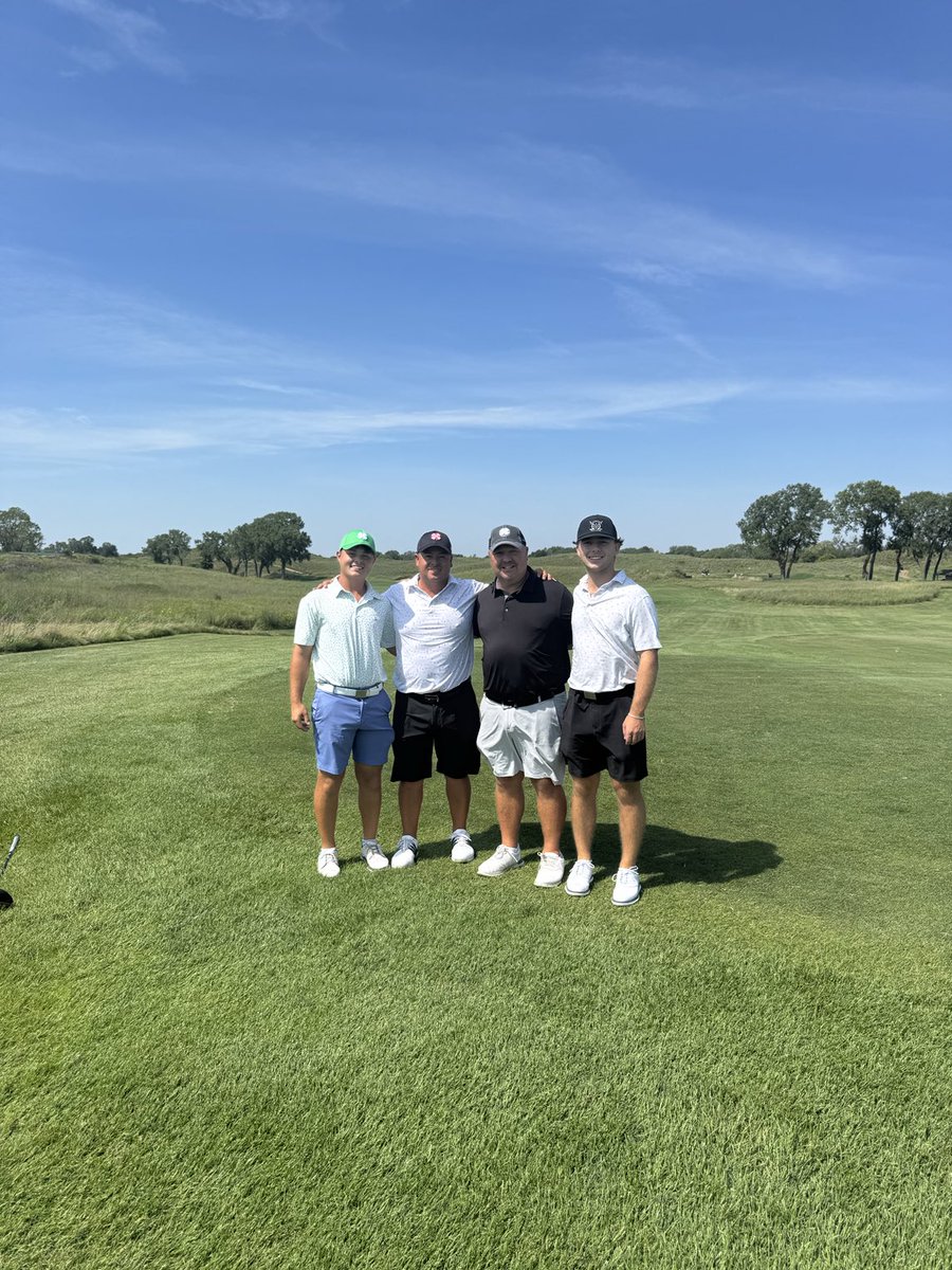jayson_jduncan's tweet photo. Prairie Dunes with my favorites! #gunch @prairiedunescc #Dadwhippedthem https://t.co/fM6yAImhxp