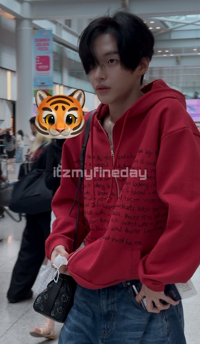 itzmyfineday's tweet photo. 또 후디만 입었나 https://t.co/7AjuJv8NPP