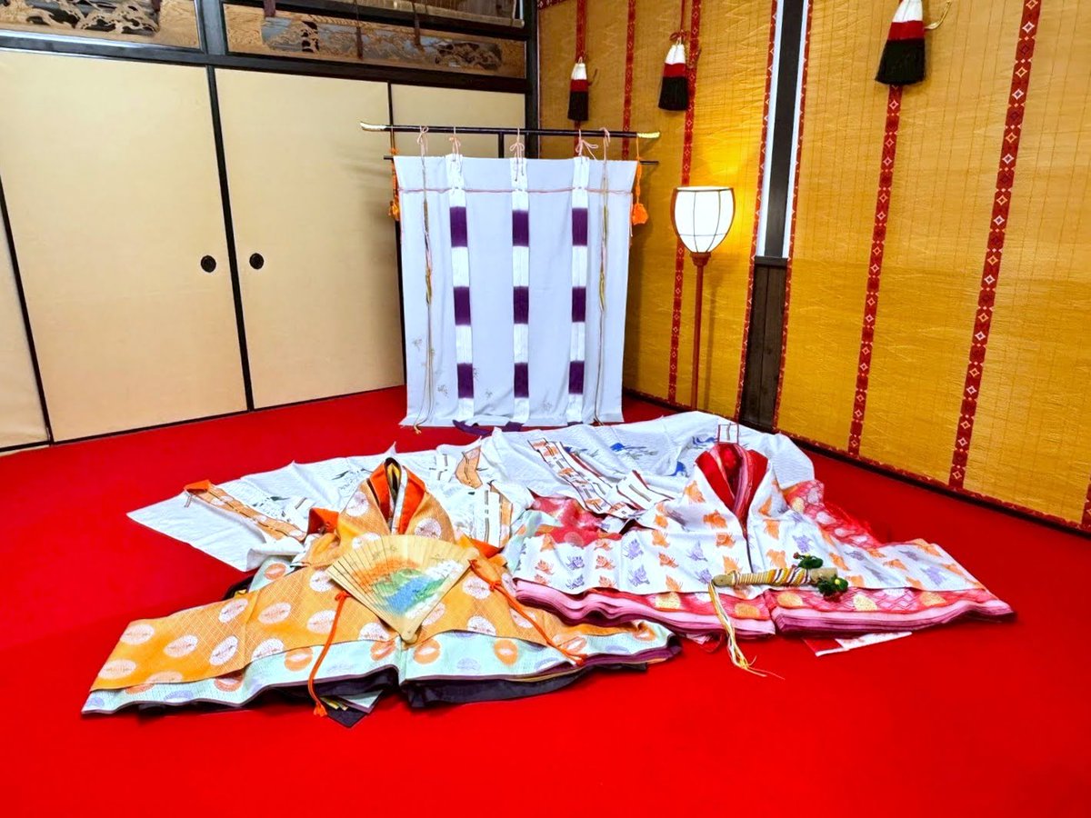 平安時代が舞台のドラマや漫画がお好きで十二単を着るのが夢だった姫様たち✨
まるで平安時代からタイムスリップしてきたかのようでとっても素敵でした♪

最後、抜け殻になってしまったのがなんだか物悲しいです…

平安時代の世界観を楽しんでくださったご様子で何よりでした♪
 
雅ゆき　#夏休み