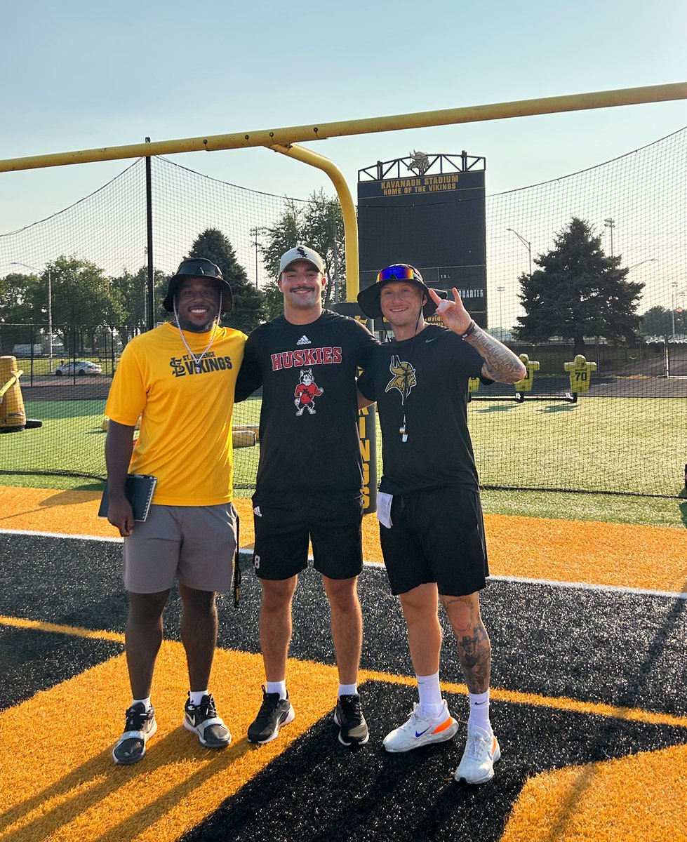 St. Laurence Football (@stlvikingfb) on Twitter photo Day 4 Speaker was a <a href="/NIU_Football/">NIU Football</a> Legend!
Thank you to Nick Rattin for stopping by practice today, and talking with our guys about resilience and enjoying the journey!
#GoVikings 🟡⚫️⚔️ x #GoHuskies 🐺 Day 4 Speaker was a <a href="/NIU_Football/">NIU Football</a> Legend!
Thank you to Nick Rattin for stopping by practice today, and talking with our guys about resilience and enjoying the journey!
#GoVikings 🟡⚫️⚔️ x #GoHuskies 🐺