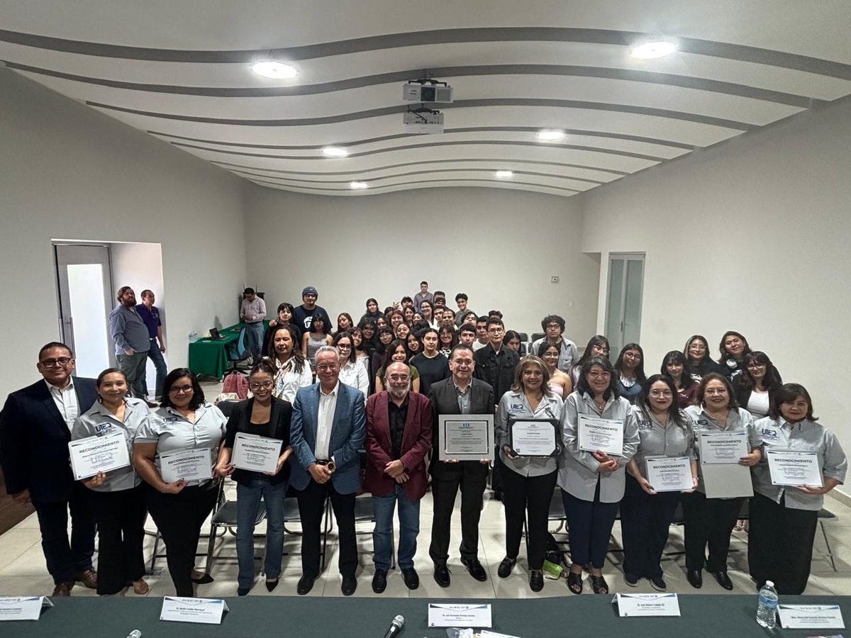 Hoy el Dr. Benito Guillén entregó el reconocimiento de acreditación al programa de Técnico Superior Universitario en Lengua Inglesa de la <a href="/UTEQOFICIAL/">UTEQOFICIAL</a>  ¡Felicidades a la comunidad universitaria por su compromiso con la excelencia educativa!
#UTEQ
#ceppe
#acreditacion
#evaluación