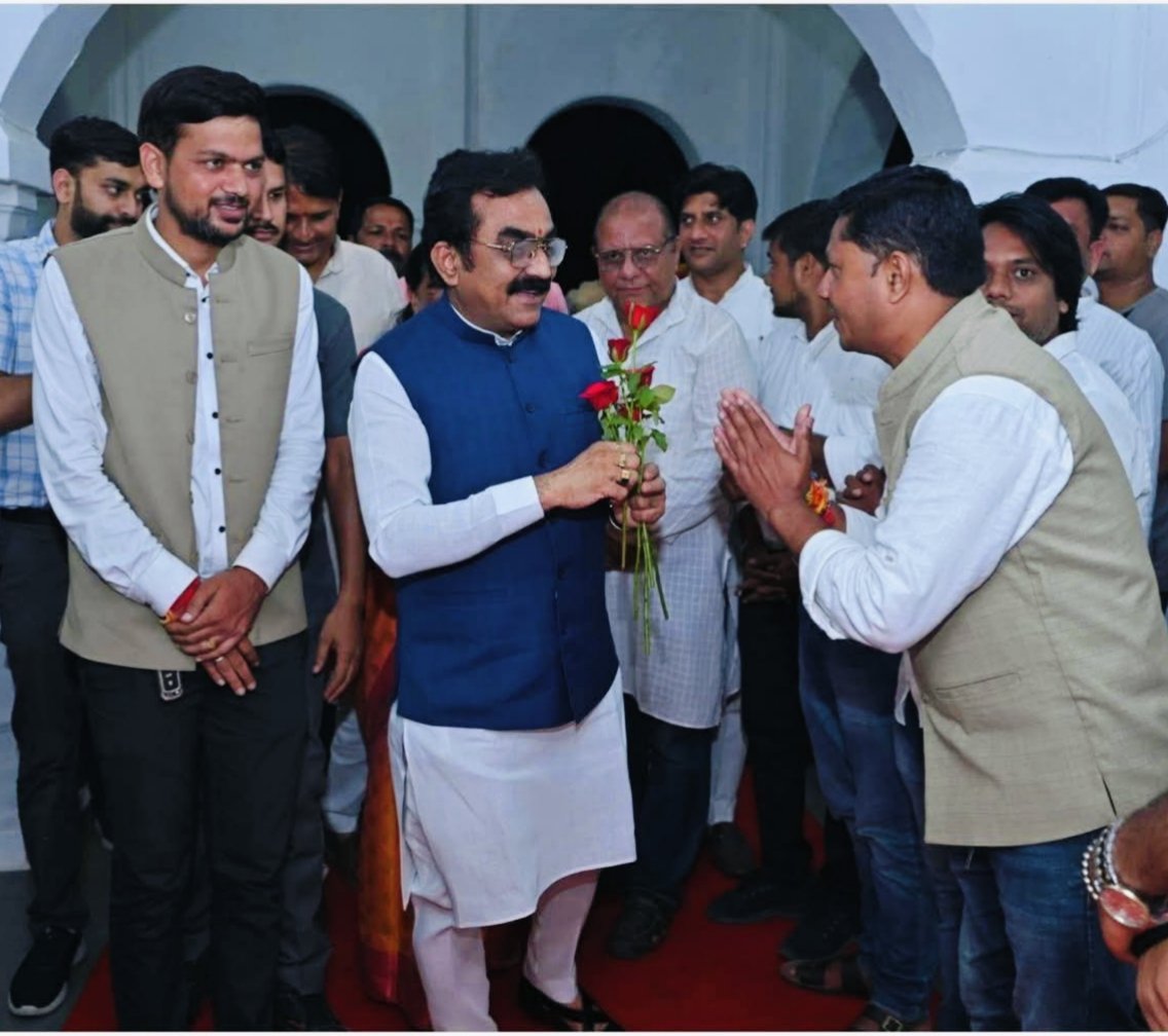 Manish Pardeshi (@manishp88892044) on Twitter photo स्वतंत्रता दिवस समारोह के मुख्य अथिति व नर्मदापुरम जिले के प्रभारी मंत्री आदरणीय <a href="/MPRakeshSingh/">Rakesh Singh</a> जी कल देर रात्रि नर्मदापुरम के सर्किट पहुंचे। यहां उनका पार्टी पदाधिकारीयों के साथ अगवानी करते हुए स्वागत किया।
<a href="/BJP4Narmadapur1/">BJP Narmadapuram District</a> स्वतंत्रता दिवस समारोह के मुख्य अथिति व नर्मदापुरम जिले के प्रभारी मंत्री आदरणीय <a href="/MPRakeshSingh/">Rakesh Singh</a> जी कल देर रात्रि नर्मदापुरम के सर्किट पहुंचे। यहां उनका पार्टी पदाधिकारीयों के साथ अगवानी करते हुए स्वागत किया।
<a href="/BJP4Narmadapur1/">BJP Narmadapuram District</a>