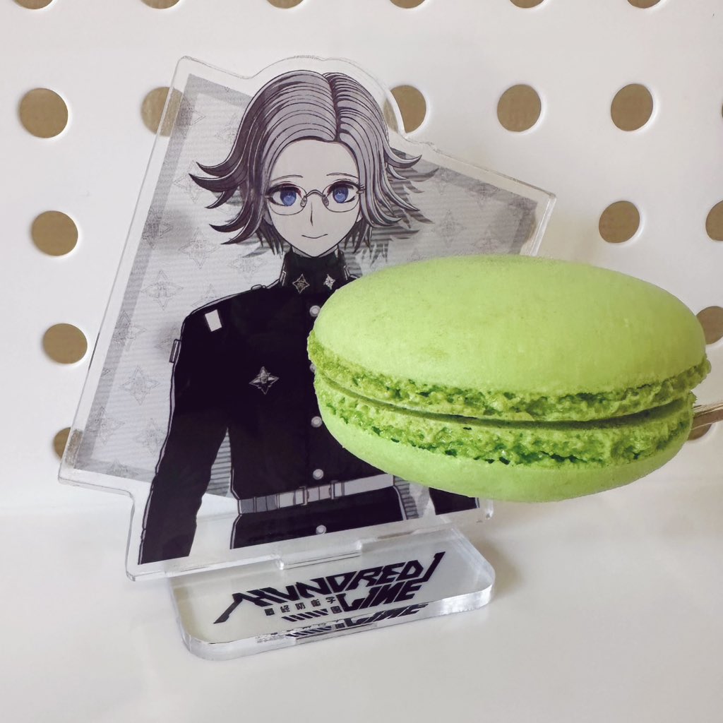 Please eat your morning pistachio macaron…