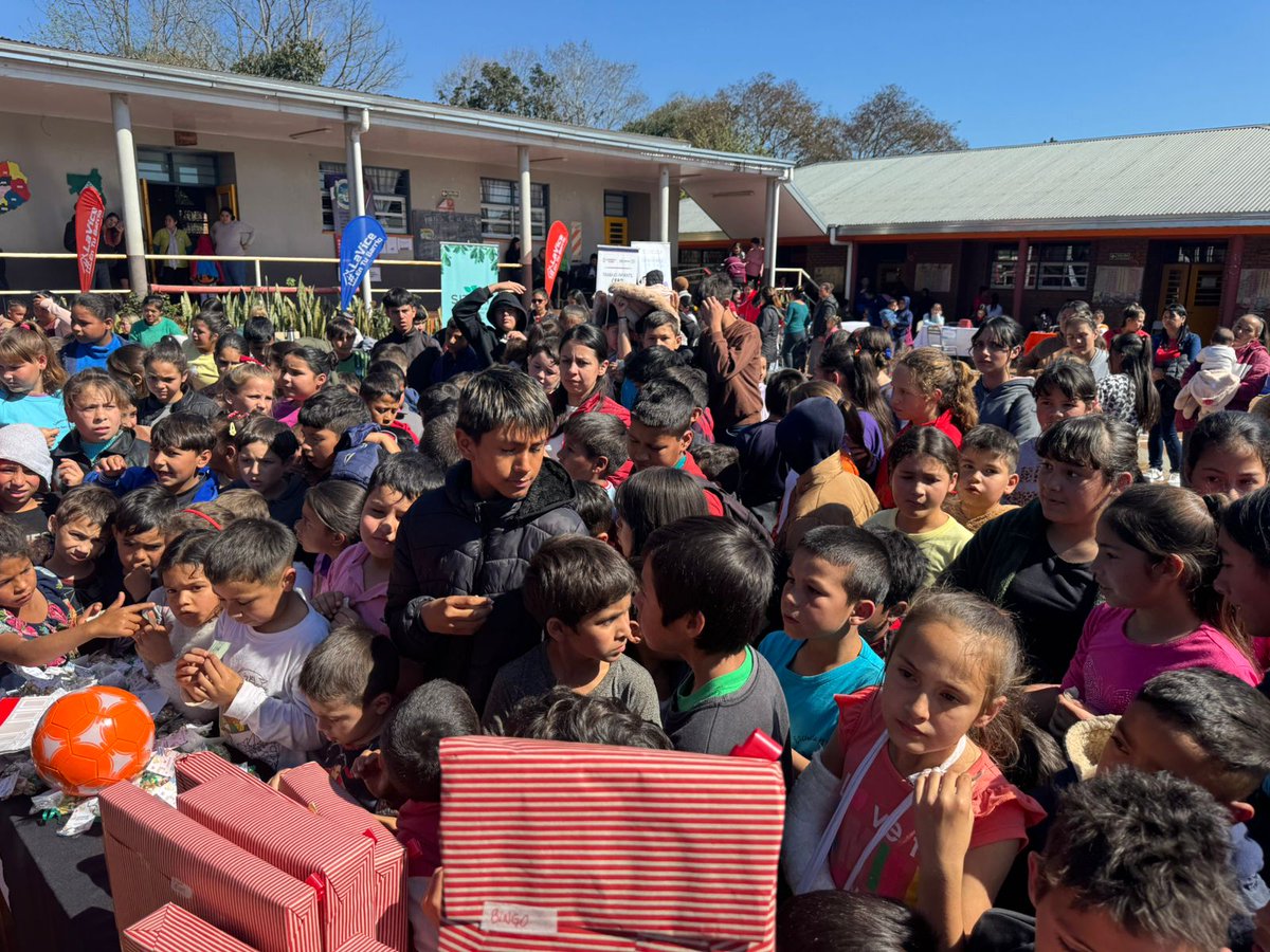 trabajomisiones's tweet photo. ✨ Mes de las Infancias en San Pedro. 

En la Escuela N.º 874 celebramos una jornada especial junto a la COPRETI, en el marco del Mes de las Infancias, con propuestas lúdicas, culturales y de concientización para fortalecer la prevención del trabajo infantil. https://t.co/W2ERN9F5gP