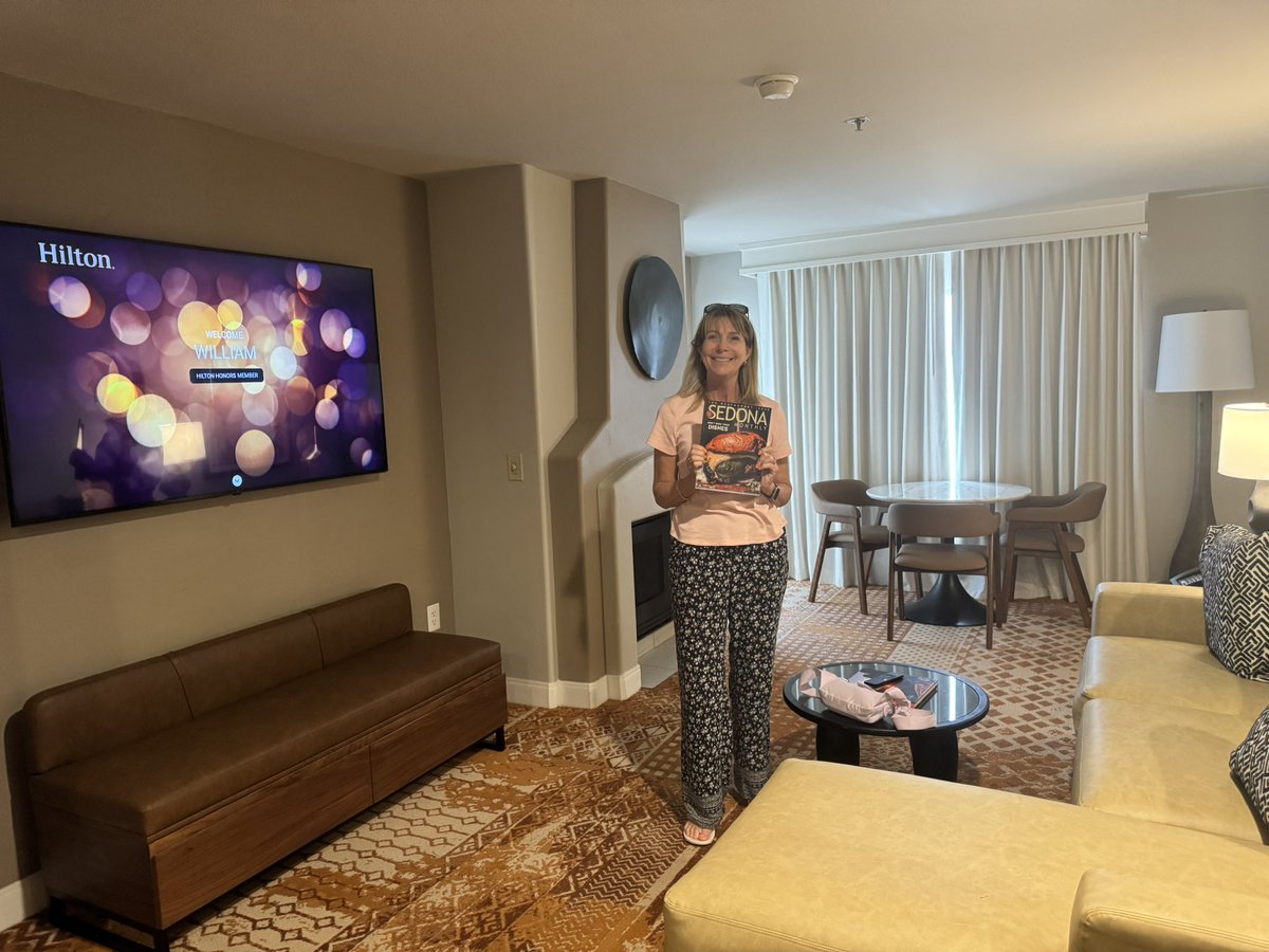 TheCuisineist's tweet image. Cozy indeed!!! Checking into our Sweet SUITE with a view office! Time to get to work..

Cuisineist.com #cuisineisttravelspodcast #cuisineisttravelsyoutube @cuisineist @chiccompassmag @natjaorg @matadornetwork #chiccompassmagazine #natja #matadornetwork #podcasts 

For