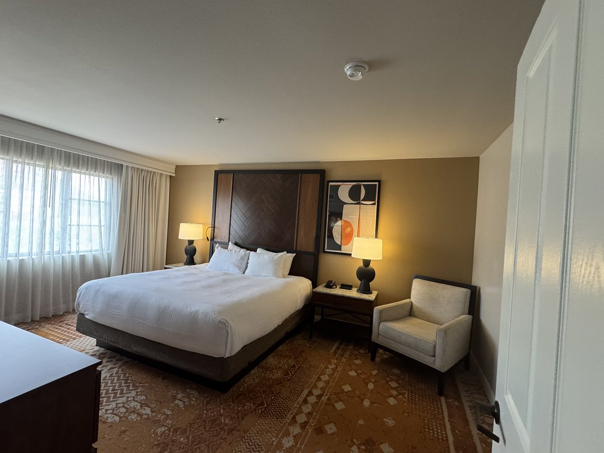 TheCuisineist's tweet image. Cozy indeed!!! Checking into our Sweet SUITE with a view office! Time to get to work..

Cuisineist.com #cuisineisttravelspodcast #cuisineisttravelsyoutube @cuisineist @chiccompassmag @natjaorg @matadornetwork #chiccompassmagazine #natja #matadornetwork #podcasts 

For