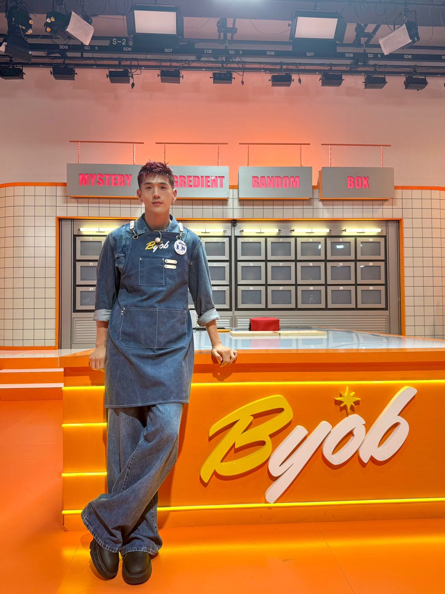 KARD_Official's tweet image. [🎥]
얘들아 템페스트가 분짜 끼여왔대 댓글 예쁘게 달아줘 TEMPEST &amp;amp; Special MC BM | 박준형 &amp;amp; 브라이언 BYOB

🔗 youtu.be/h0UkHKefqY8?si…

#BM #비엠
#KARD #카드
#BYOB @johnmaat_officl