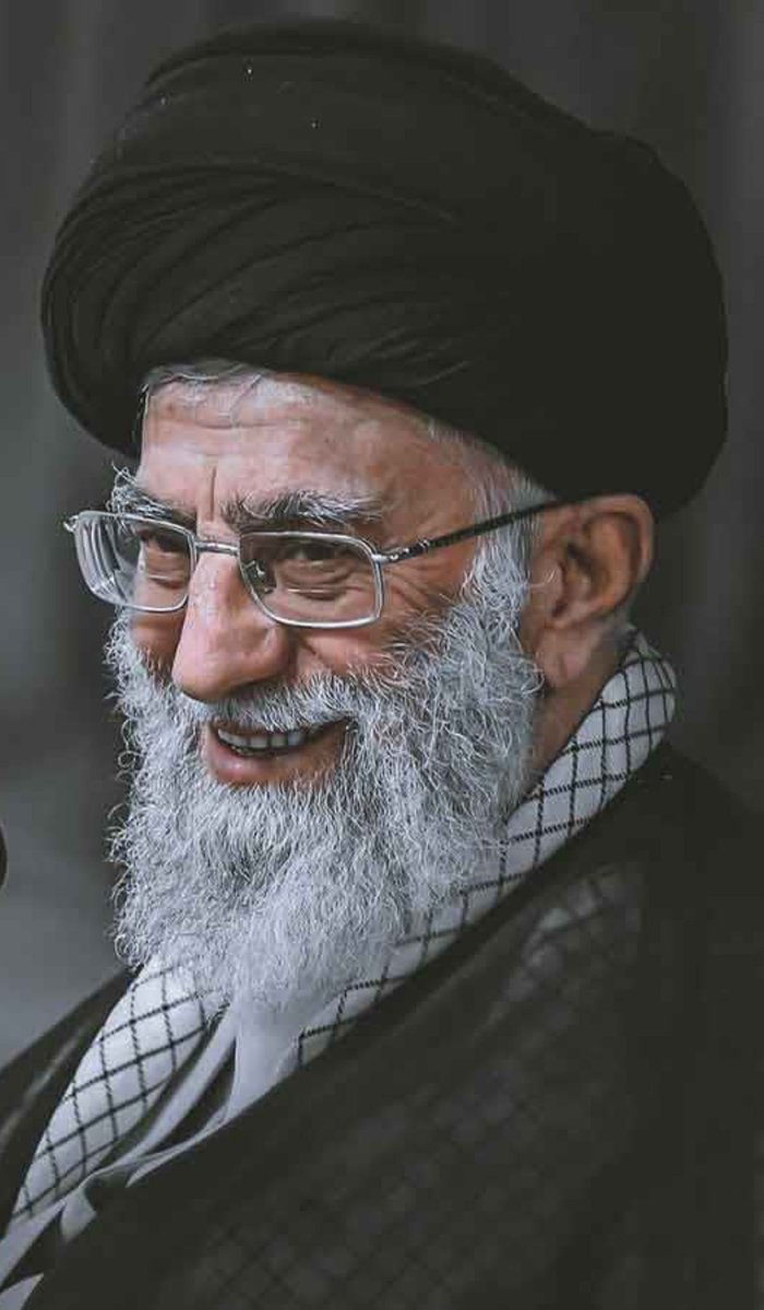 طالما أن آية الله خامني على قيد الحياة ، فهناك دائمًا أمل ...