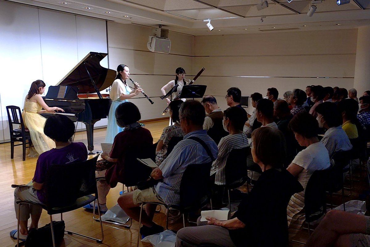 AccArakawa's tweet photo. 8月8日（金）に「音楽の森」コンサートを実施しました！大変多くの方にご来場いただき、ありがとうございました🌻
オーボエ、ファゴット、ピアノによるステキな音色に包まれた演奏会となりました♪
次回は9月26日（金）に開催します。皆様のご来場お待ちしております！ https://t.co/TwsQxtFTOf