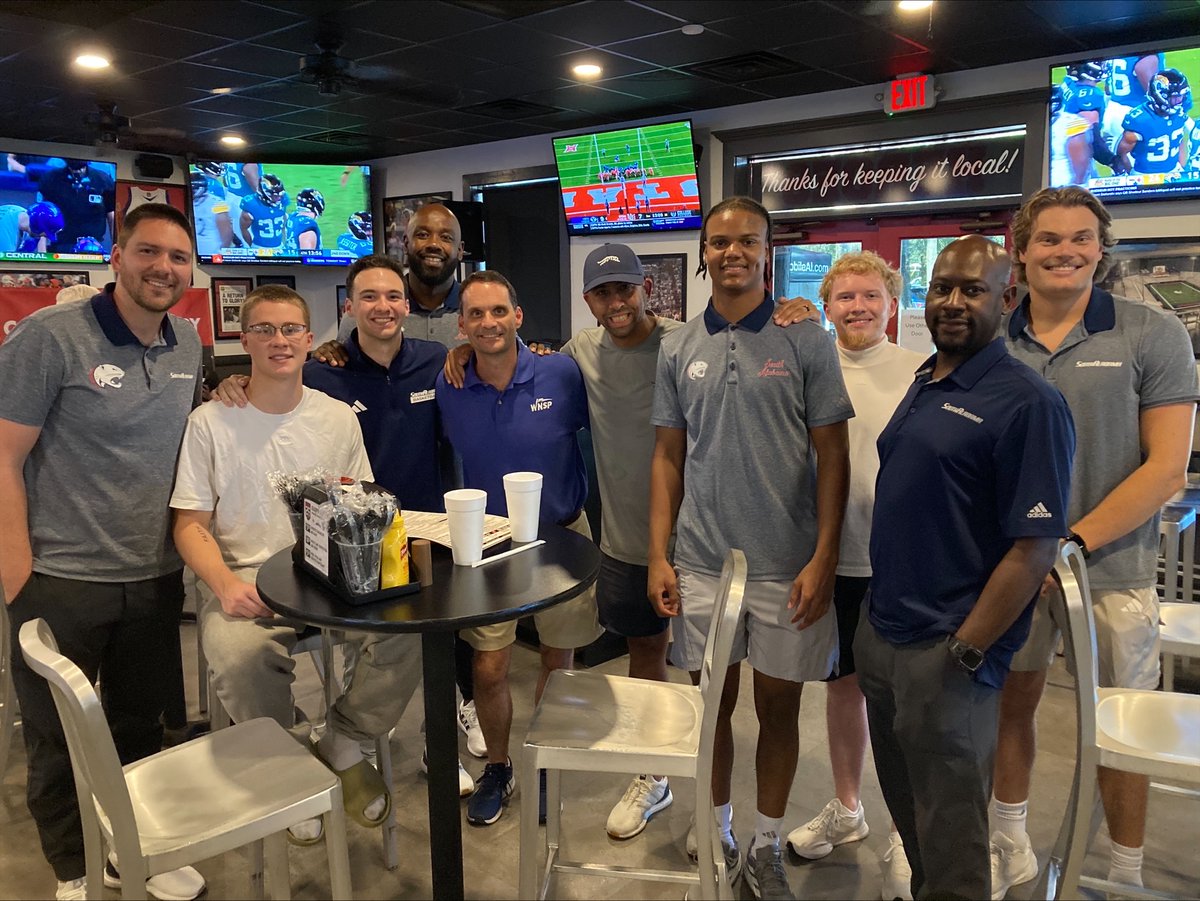 Thanks to the <a href="/SouthAlabamaMBB/">South Alabama Men’s Basketball 🏀</a> team for hanging with <a href="/1055wnsp/">105.5 WNSP</a> at our Fall Football Preview Party tonight!
Gonna be a fun year.
🔥🛶