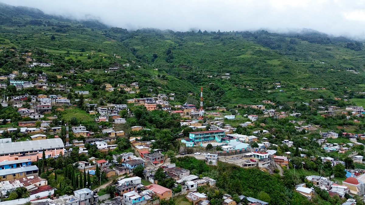 SAN JUAN ATEPEC CRECE CON PROGRAMAS Y ACCIONES PARA EL BIENESTAR

Finalizamos nuestros recorridos de hoy en San Juan Atepec, donde acompañado de la Presidenta Honoraria del <a href="/DIF_Oaxaca/">DIF Oaxaca</a>, <a href="/Irma_BolanosOax/">Irma Bolaños Quijano</a>, informamos a las autoridades y a la población los apoyos de la estrategia