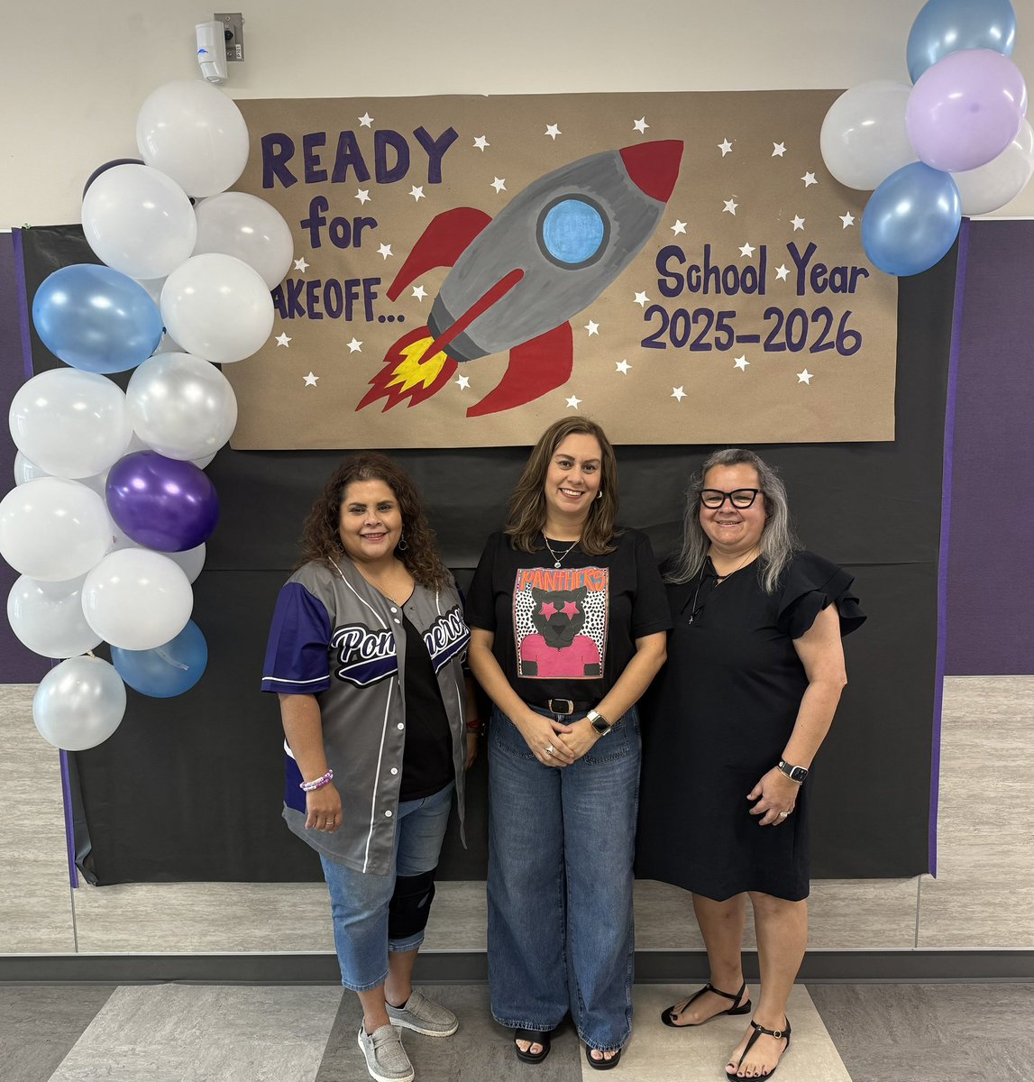 PatyInfante038's tweet photo. Ready for the first day of school. Starting my 23rd year and excited for the possibilities that new school year brings. @adelfa65 @DominguezLlenis #firstdayofschool #PomeroyES https://t.co/4yEjnY39VC
