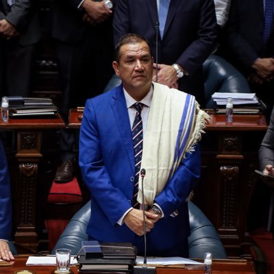 Expulsarlo del Parlamento.