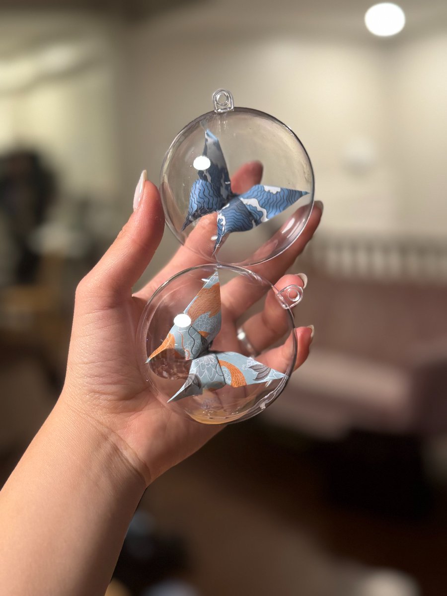 ✨🦋introducing "butterfly effect" 🦋✨

an interactive public art installation designed to connect strangers in a busy city

...now on display at a historic landmark, the kiosk at harvard square!