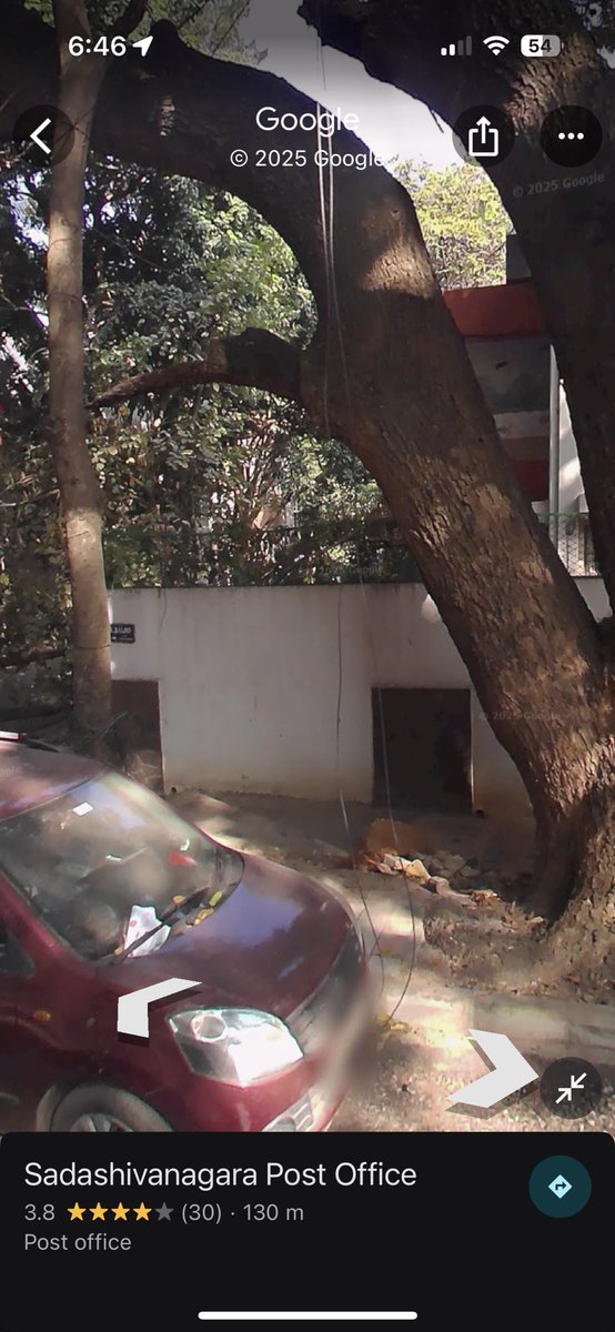 devaru_rutu's tweet photo. Hanging wires, abandoned wires, live wires - @NammaBESCOM @BescomHelpline @BescomTa @BBMPofficial https://t.co/PnAw3SWBSh