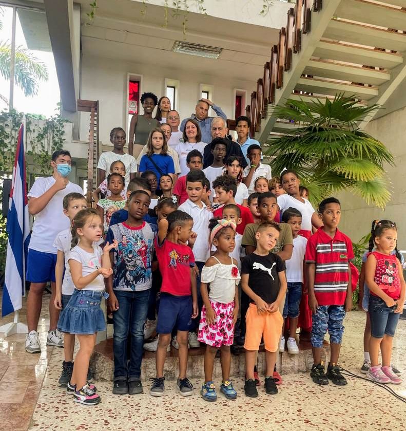 "Ciencia y continuidad", distintas generaciones de empresas de <a href="/BioCubaFarma/">BioCubaFarma</a>, firmaron el Libro Generacional reafirmando su compromiso con las ideas de Fidel Castro. El <a href="/CIGBCuba/">CIGBCuba</a> fue representado por Karen Urrutia, miembro del comité central de la UJC Nacional.
#100AñosConFidel