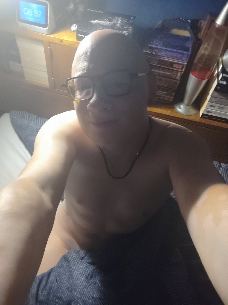 vildamour's tweet photo. Bonjour les Xtis c'est vendredi et férié 🤗 passez une bonne journée et je vous kiffe grave 😘 #positivebody https://t.co/pTszABQGVh