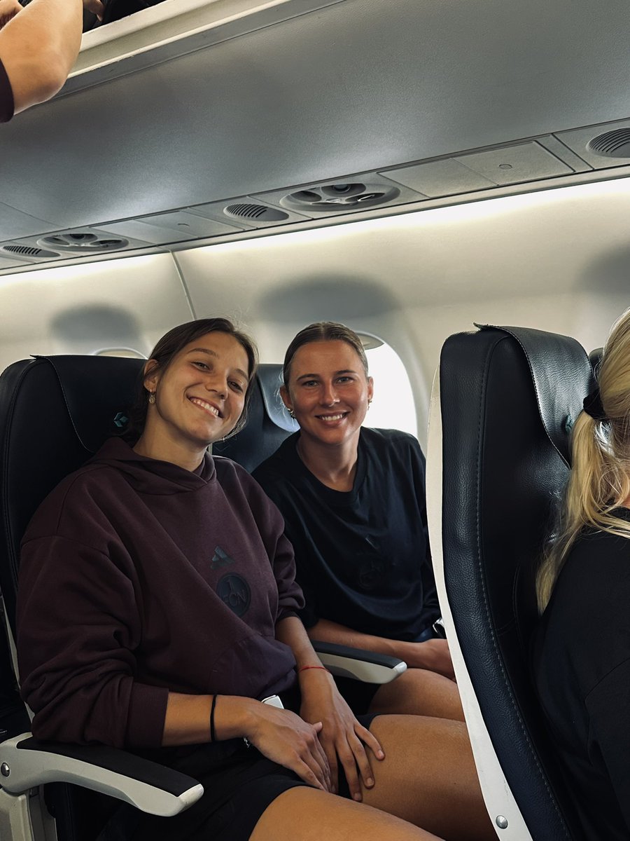 clubfrauen's tweet photo. Next Stop: Lyon ✈️

#fcn | #clubfrauen https://t.co/mFT1Im9EZX
