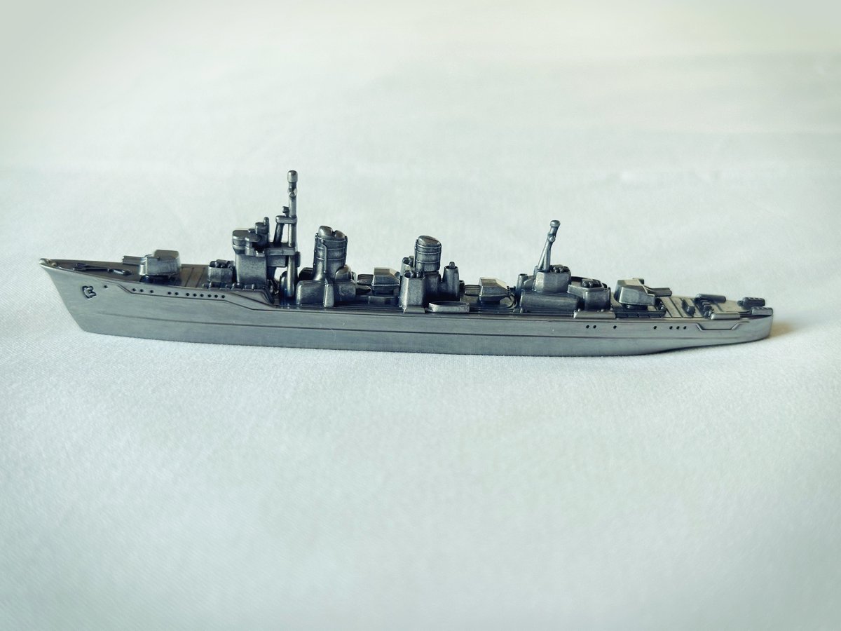 雪風 を観る予定はないが、 #ゴジラ と並べて飾りたいからそのペーパー