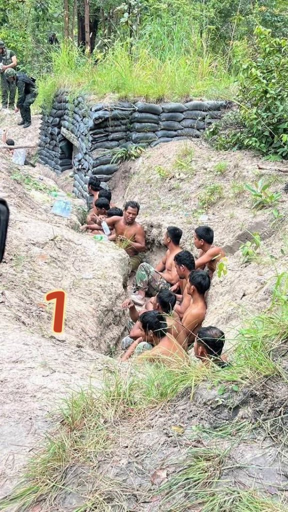 TKhannory's tweet photo. Today Cambodian troops untied Thailand’s flag and barbed wire which illegally set up by Thai troops after the ceasefire, while doing so, they captured 20 of Cambodian soldiers which until today 18 soldiers remained detained at Thailand, not yet released. https://t.co/HwrFMHVC9A