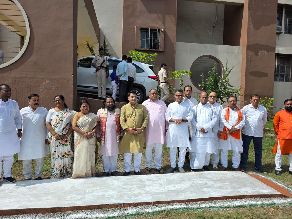 Madhaw Anand (@manandofficial) on Twitter photo 🇮🇳 तिरंगा लहराए, भारत मुस्कुराए! 🇮🇳
पटना स्थित बिहार राज्य नागरिक परिषद कार्यालय में सभी साथियों संग गर्व से झंडोत्तोलन।
देशभक्ति हर दिल में, शान हर आँख में — जय हिन्द!
#IndependenceDay #Tiranga #Bihar #DeshBhakti
<a href="/NitishKumar/">Nitish Kumar</a> <a href="/UpendraKushRLM/">Upendra Kushwaha</a> 🇮🇳 तिरंगा लहराए, भारत मुस्कुराए! 🇮🇳
पटना स्थित बिहार राज्य नागरिक परिषद कार्यालय में सभी साथियों संग गर्व से झंडोत्तोलन।
देशभक्ति हर दिल में, शान हर आँख में — जय हिन्द!
#IndependenceDay #Tiranga #Bihar #DeshBhakti
<a href="/NitishKumar/">Nitish Kumar</a> <a href="/UpendraKushRLM/">Upendra Kushwaha</a>