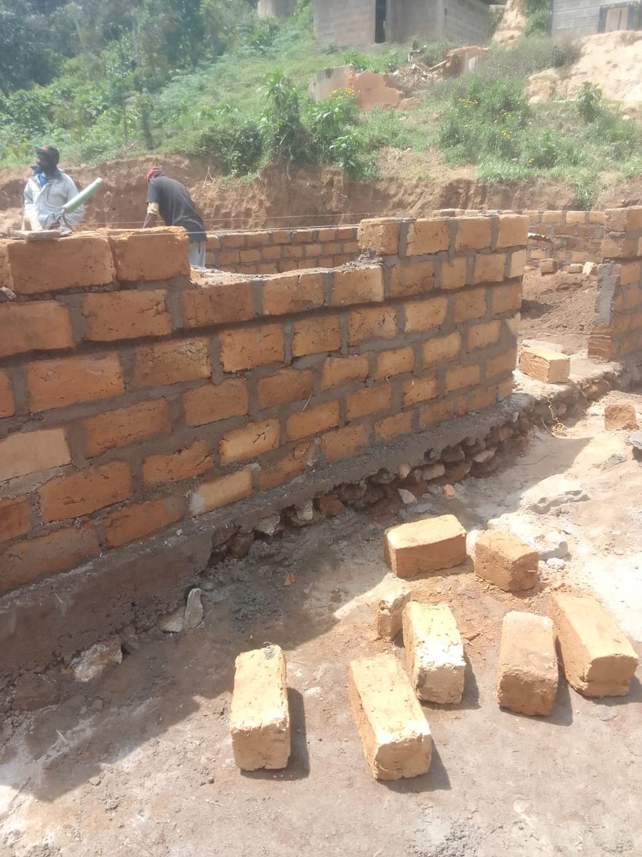 mbelefoundation's tweet photo. AMF imesikia kilio cha wazazi na Bodi ya Usimamizi ya Shule ya Msingi Lushangonyi.
Jiko la kisasa sasa linachukua umbo ,ukurasa mpya wa chakula bora, usafi, na heshima kwa watoto wetu.
Pamoja, tunajenga si tu majengo, bali pia jengo bora.

#AMFImpact
#LushangonyiPrimary https://t.co/q0pShklUWl